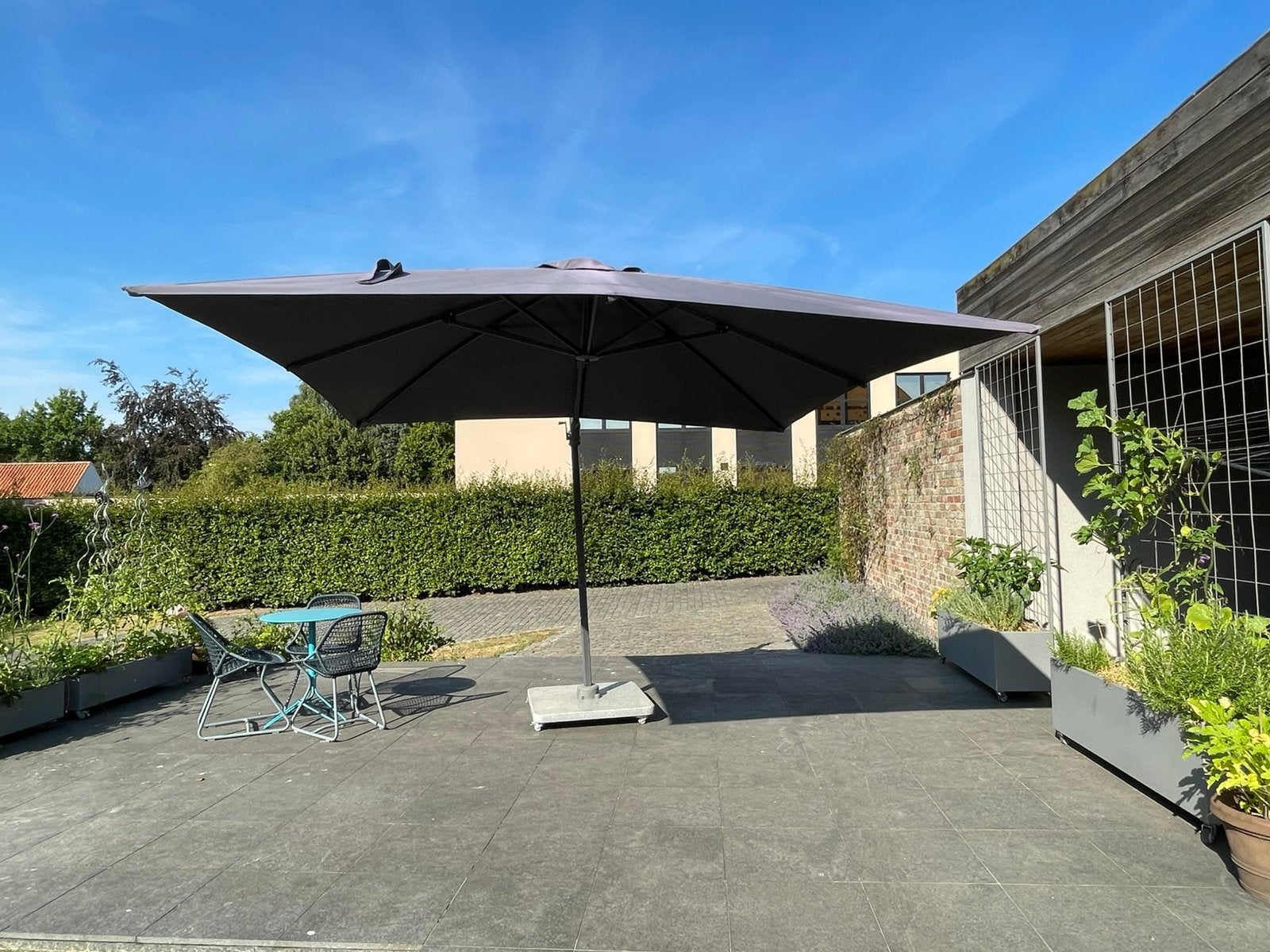 Parasol 3 x 3 m + socle 90 kg, 3 à 4 mètres, Inclinable, Parasol flottant, Enlèvement