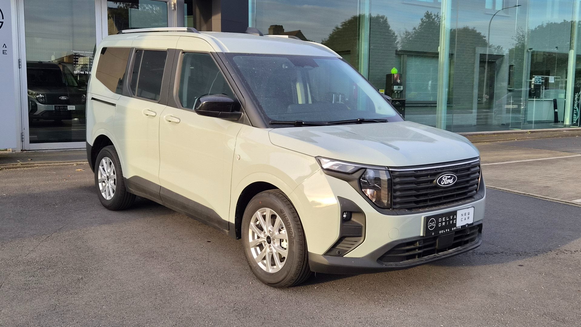 Ford Tourneo COURIER Titanium 1.0 Ecoboost Autom. 5 ans g, Autos, Neuf, Argent ou Gris, 998 cm³, Entreprise