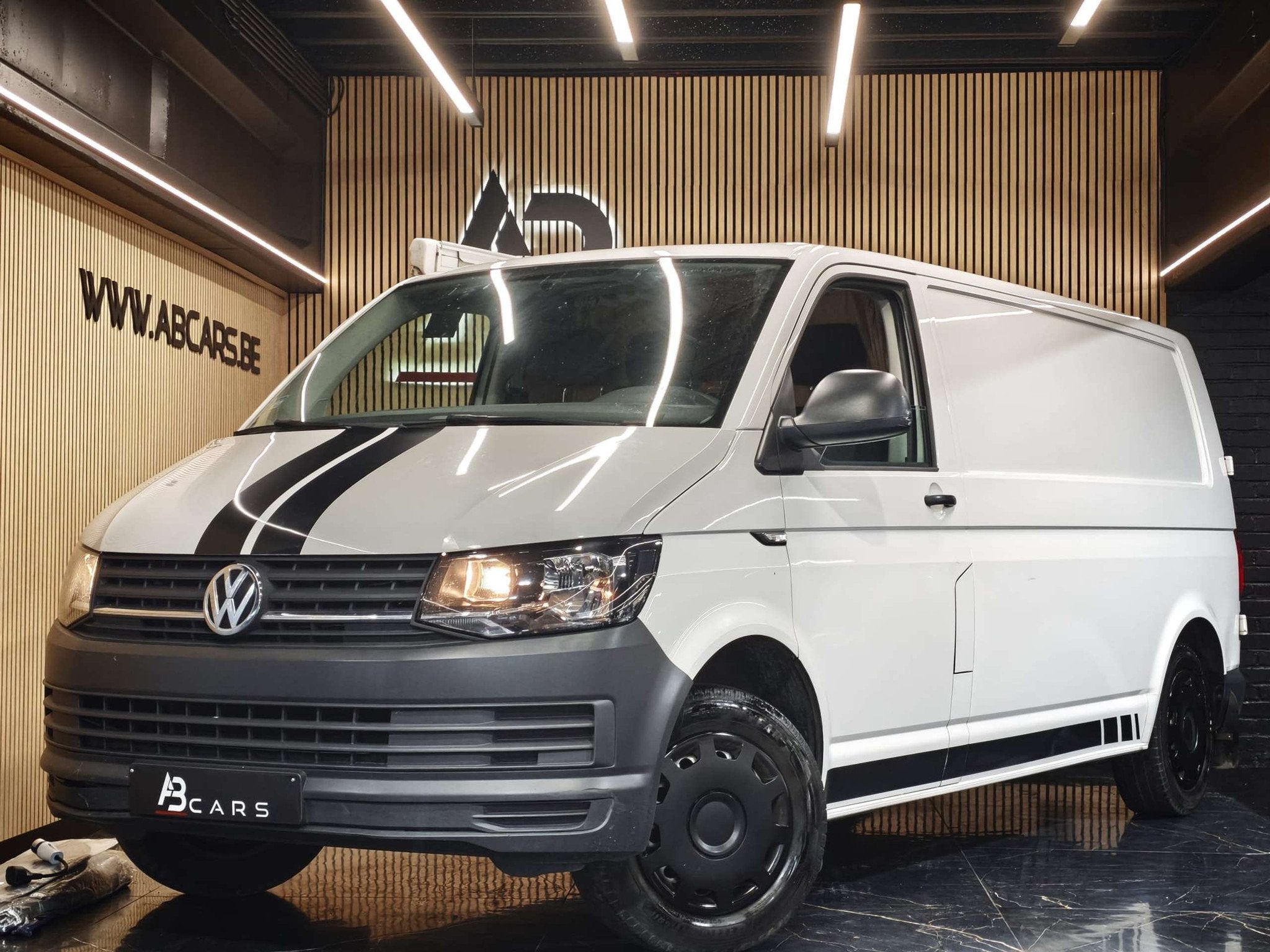 Volkswagen T6 Caravelle 2.0 TDi CAMPING CAR * GARANTIE 12 MO, 75 kW, Stof, Gebruikt, Euro 6