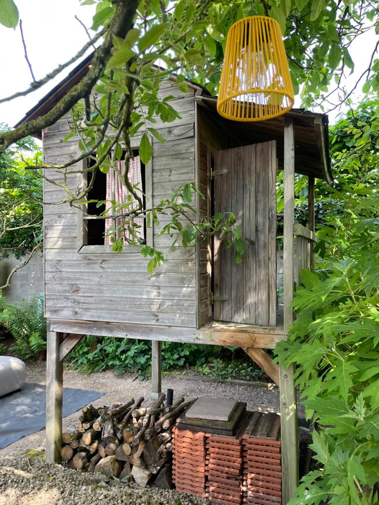 Houten speelhuisje met glijbaan, Kinderen en Baby's, Speelgoed | Buiten | Speelhuisjes, Ophalen, Gebruikt, Hout