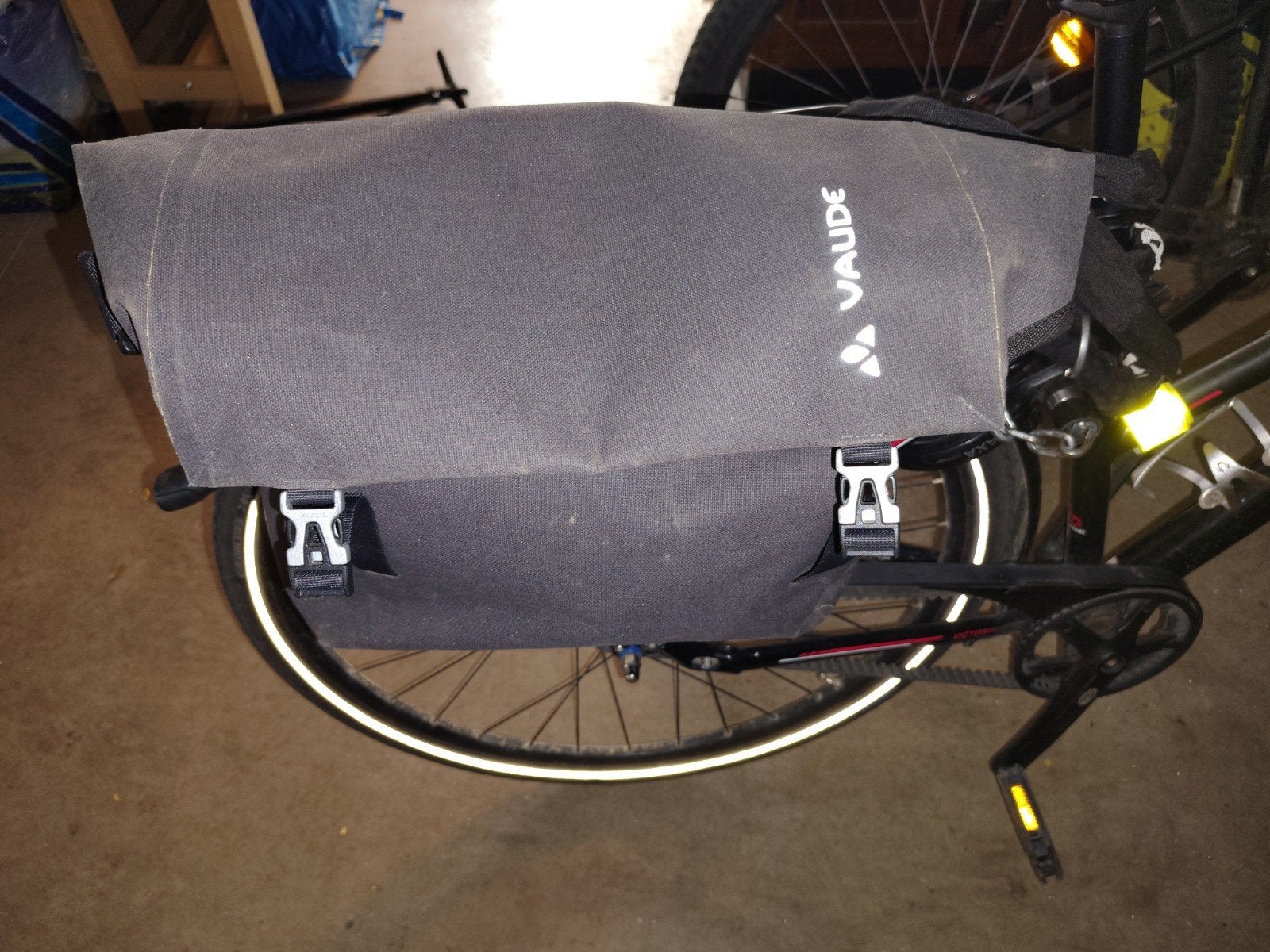 VAUDE Augsburg III Medium fiets-aktetas, grijs/zwart, Vélos & Vélomoteurs, Accessoires vélo | Sacoches, Enlèvement, Comme neuf