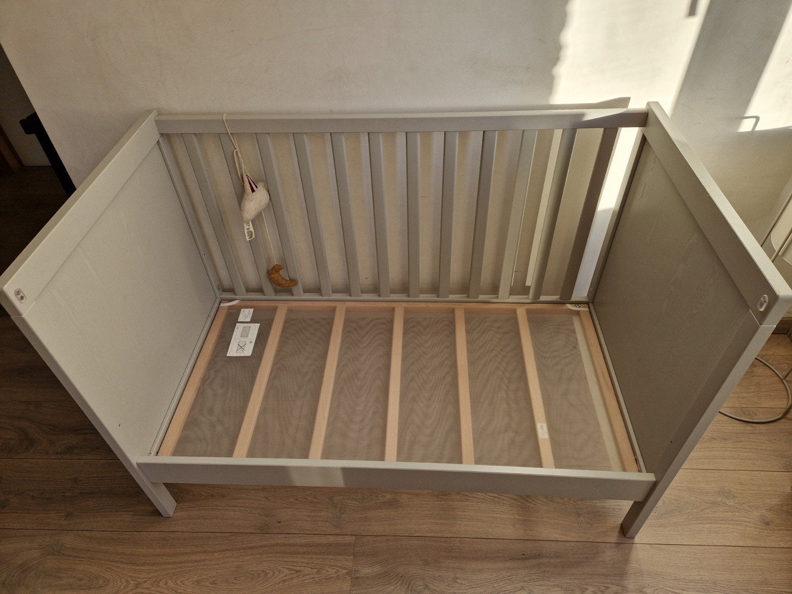 Lit bébé + matelas, Enfants & Bébés, Enlèvement, Lit