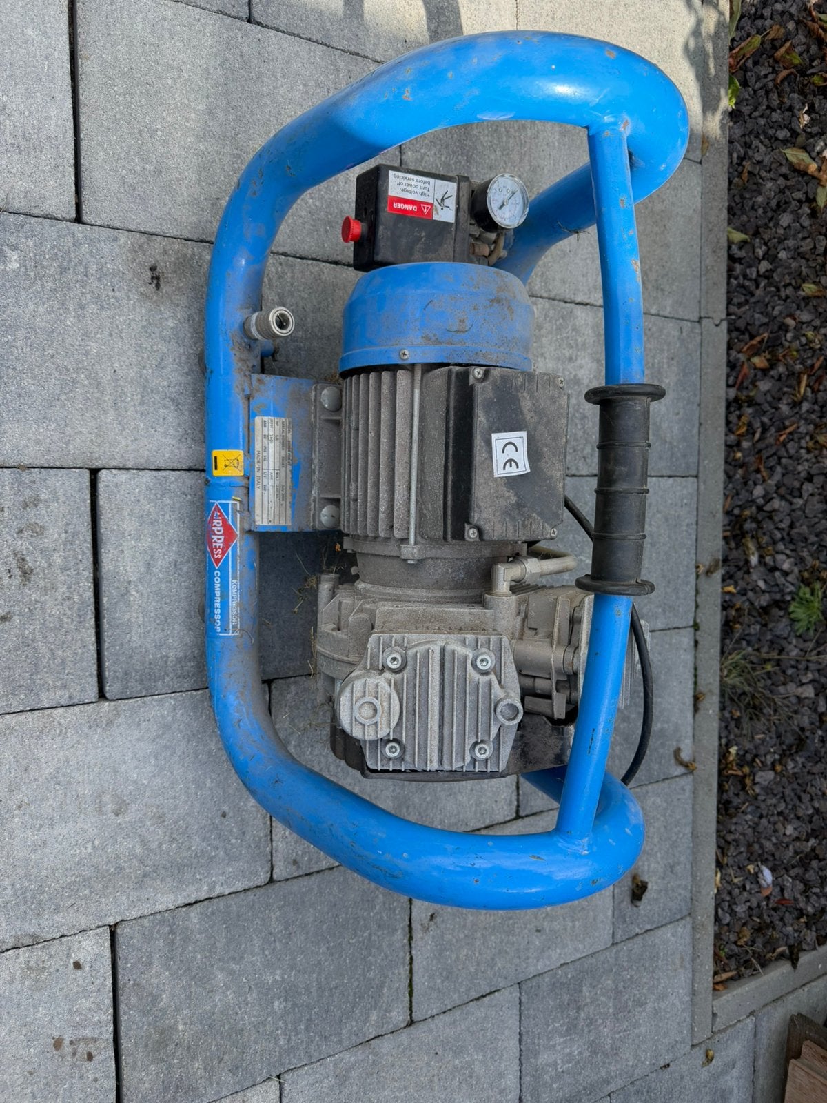 Compressor (KAPOT), Doe-het-zelf en Bouw, Compressors, Ophalen, Gebruikt, 6 tot 10 bar, Minder dan 200 liter/min