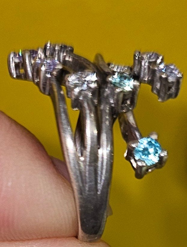 GESTEMPELDE RING VAN 925 ZILVER EN 9 EDELSTENEN, Nieuw, Ophalen of Verzenden, Met edelsteen, Dame