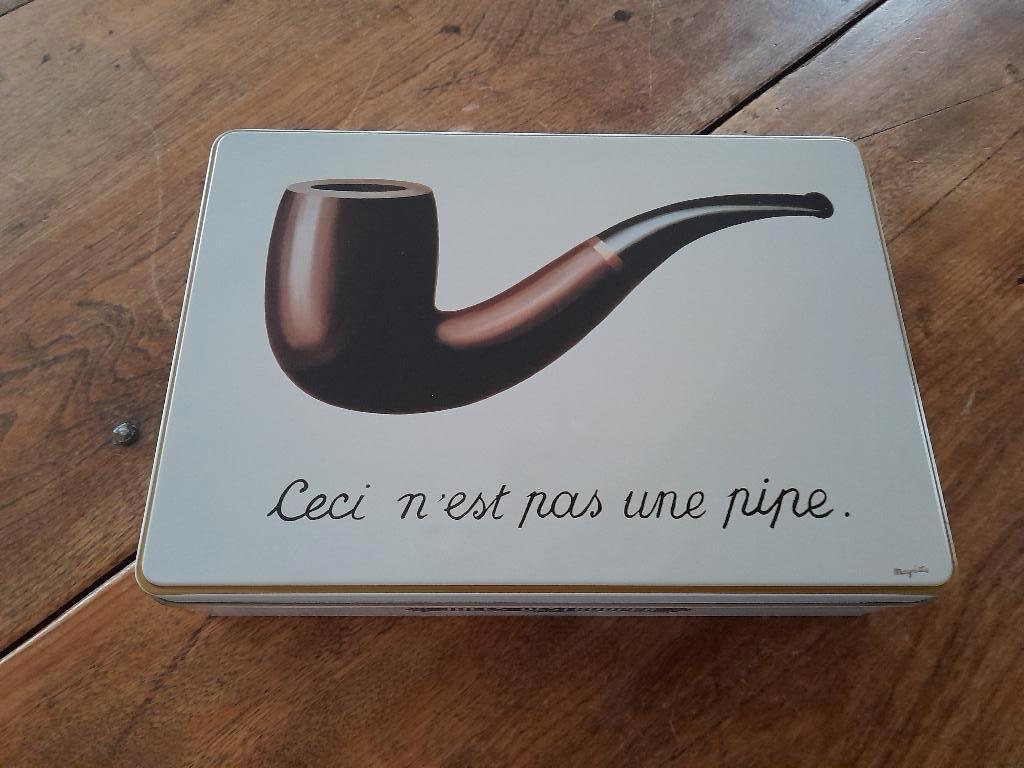 doos in blik/ ceci n'est pas une pipe/ jules destrooper, Ophalen of Verzenden