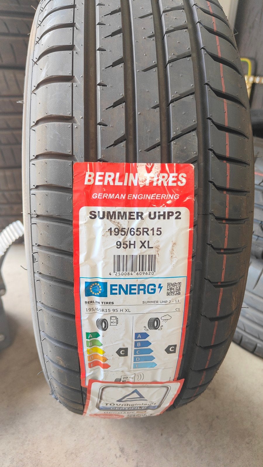 195/65r15 95H Berlin 70€ per stuk met montage en balanceren, Ophalen