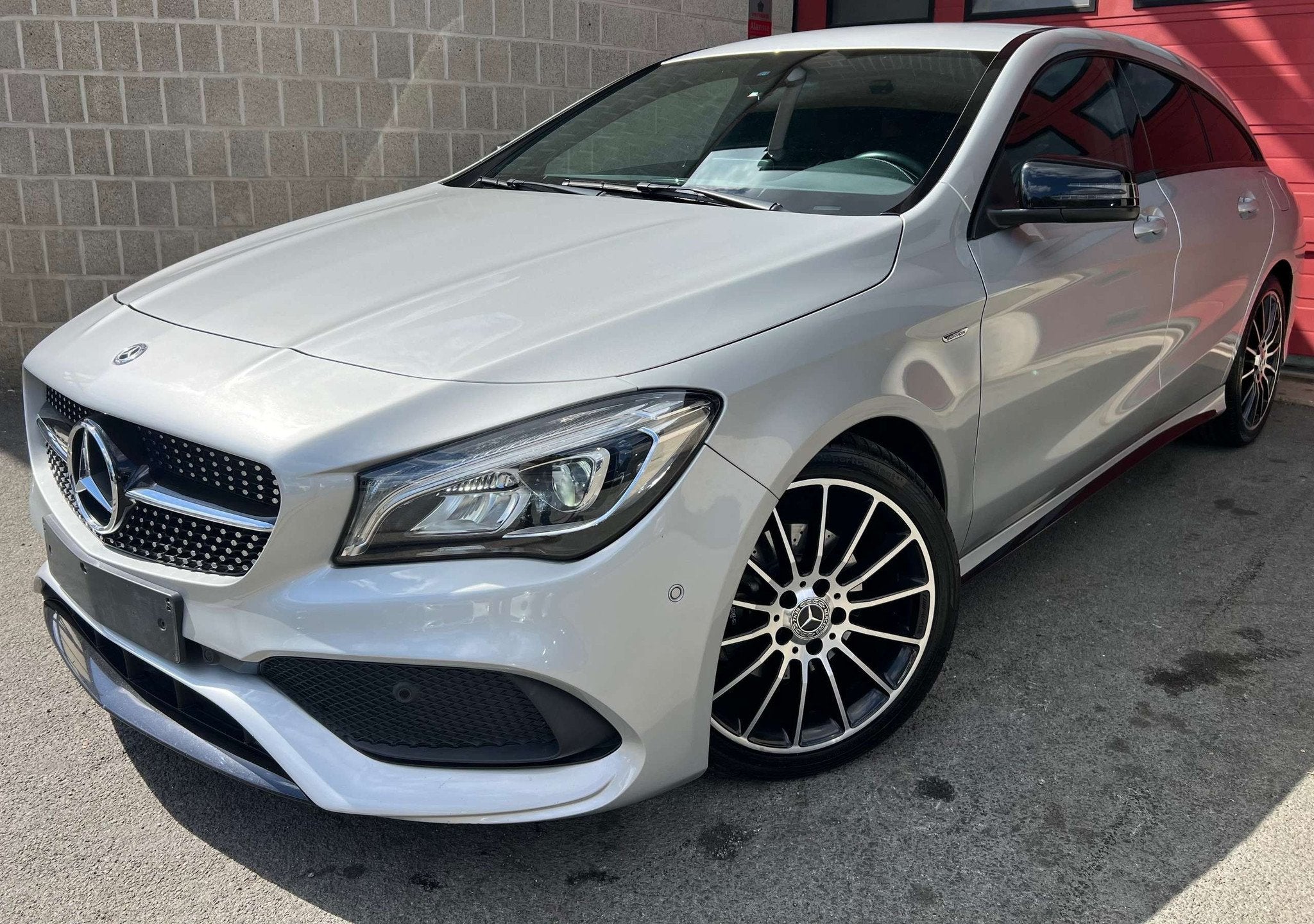 Mercedes-Benz CLA-Klasse 200 d ÉDITION AMG + CAR-PASS + NAV, Autos : Divers, Argent ou Gris, Mercedes-Benz, Automatique, 2143 cm³