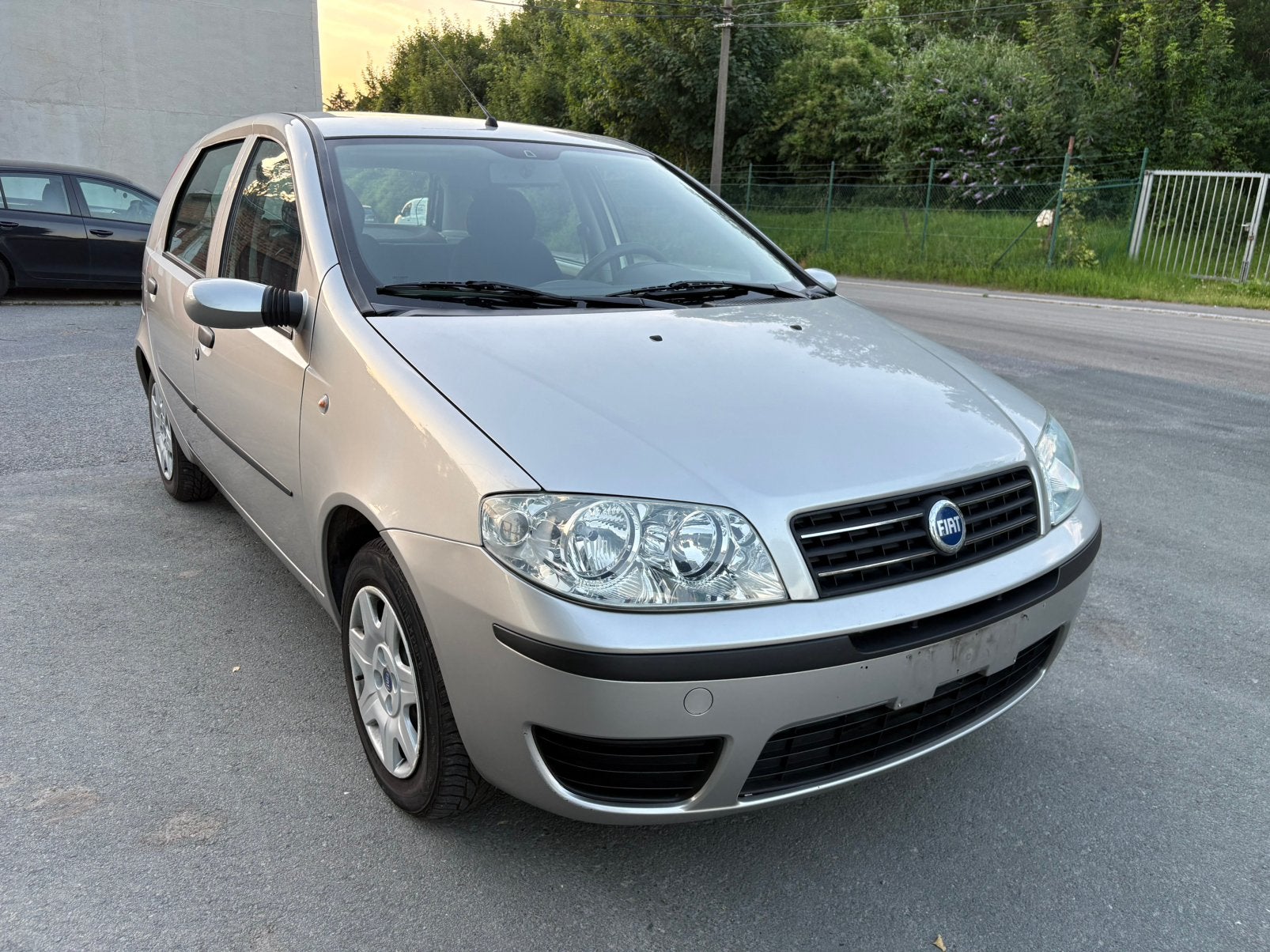 Fiat punto 1,2 essence avec 144800 km 2004 automatique, Autos, Fiat, Argent ou Gris, Achat, Vitres électriques, Bleu