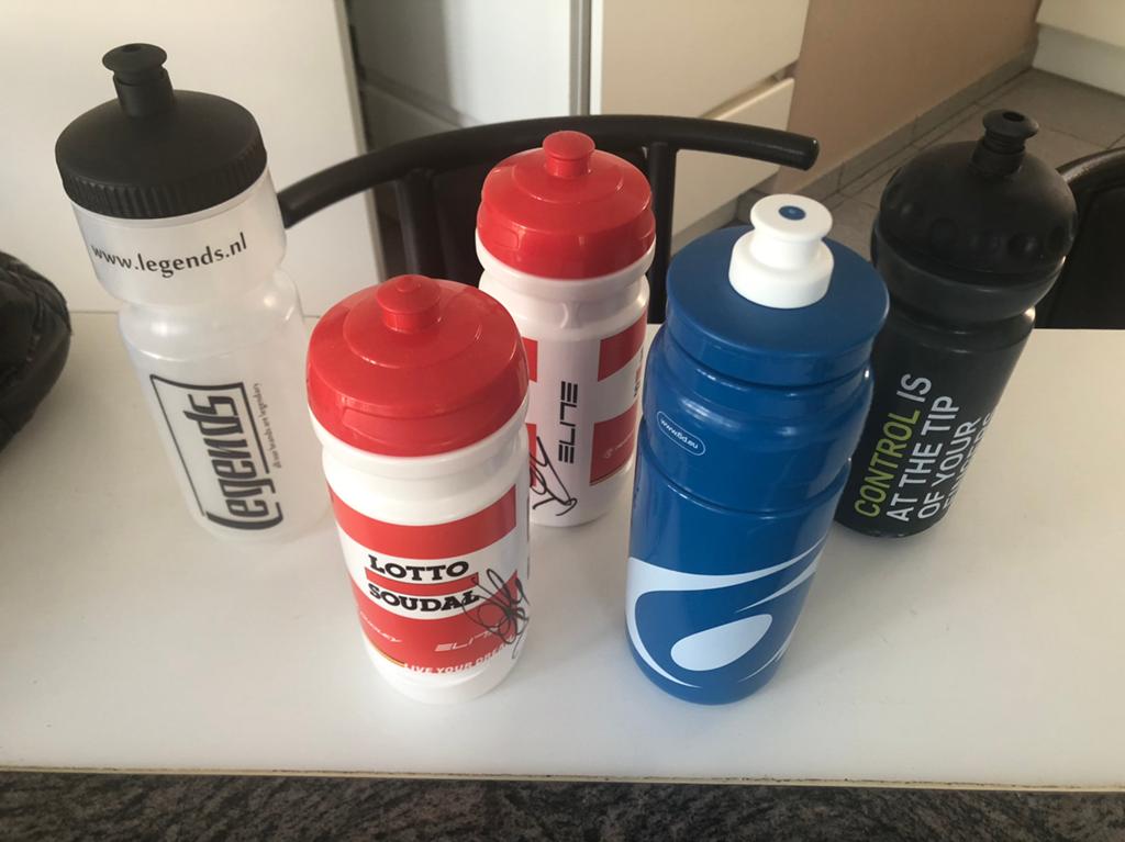 drinkbussen oa van Lotto en 2 gesigneerd v Jelle Wallays, Enlèvement
