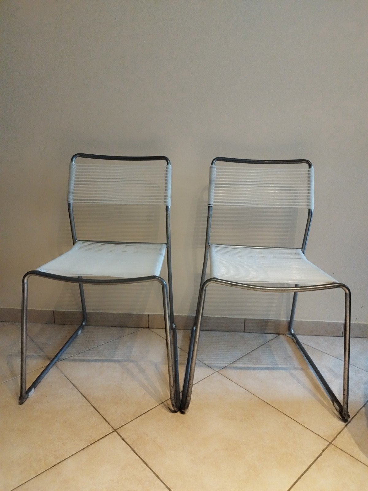 Chaise Melker « spaghetti » par Lisa Norinder, 1990, Enlèvement