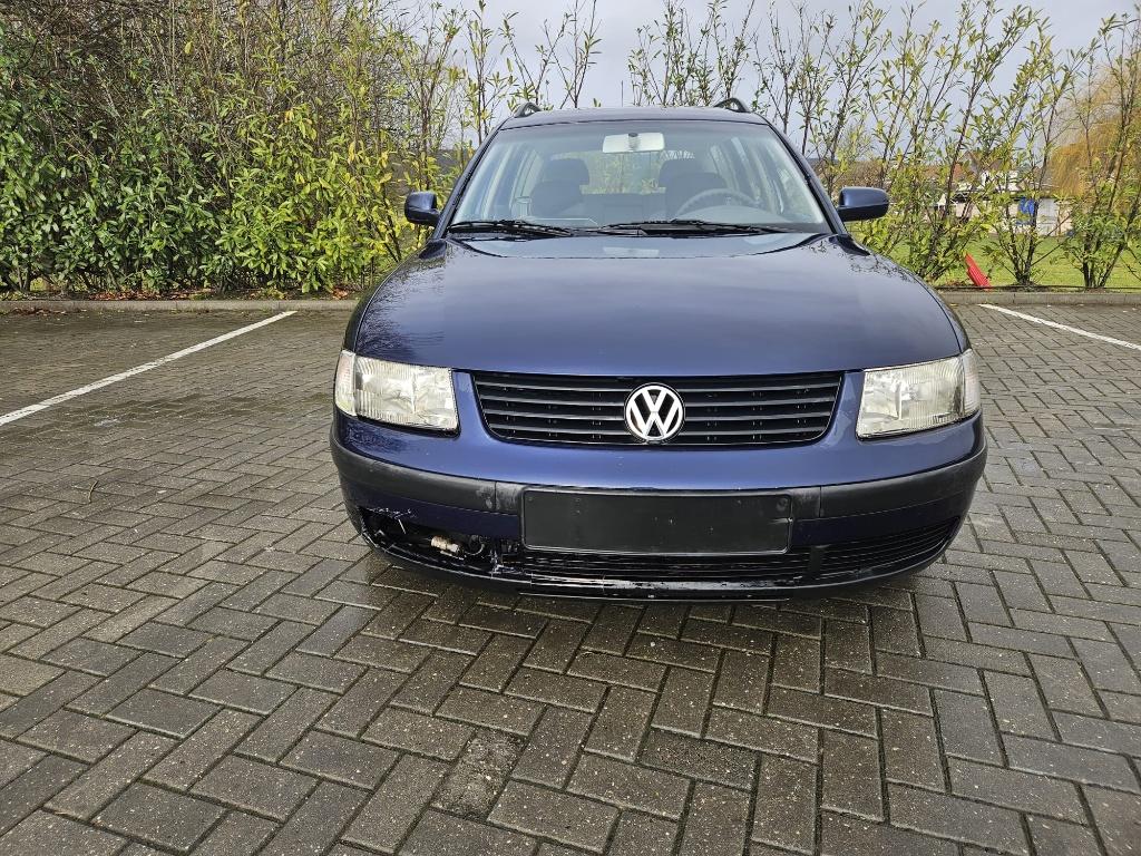 Volkswagen Passat 1.8i 184.790KM, Achat, Entreprise, Noir, 5 portes