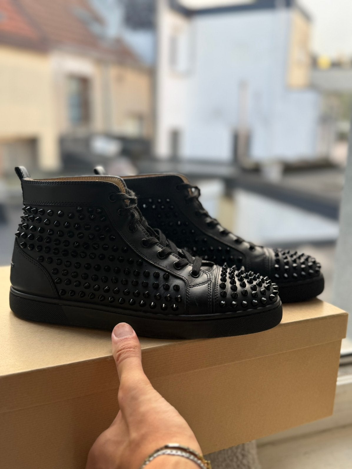 Christian Louboutin Louis Spikes All Black, Ophalen of Verzenden, Zo goed als nieuw