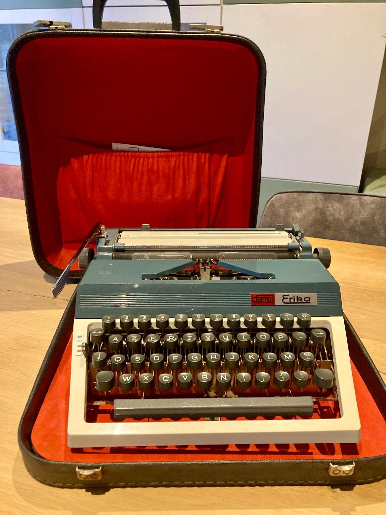 Typemachine Erika vintage, Ophalen, Gebruikt