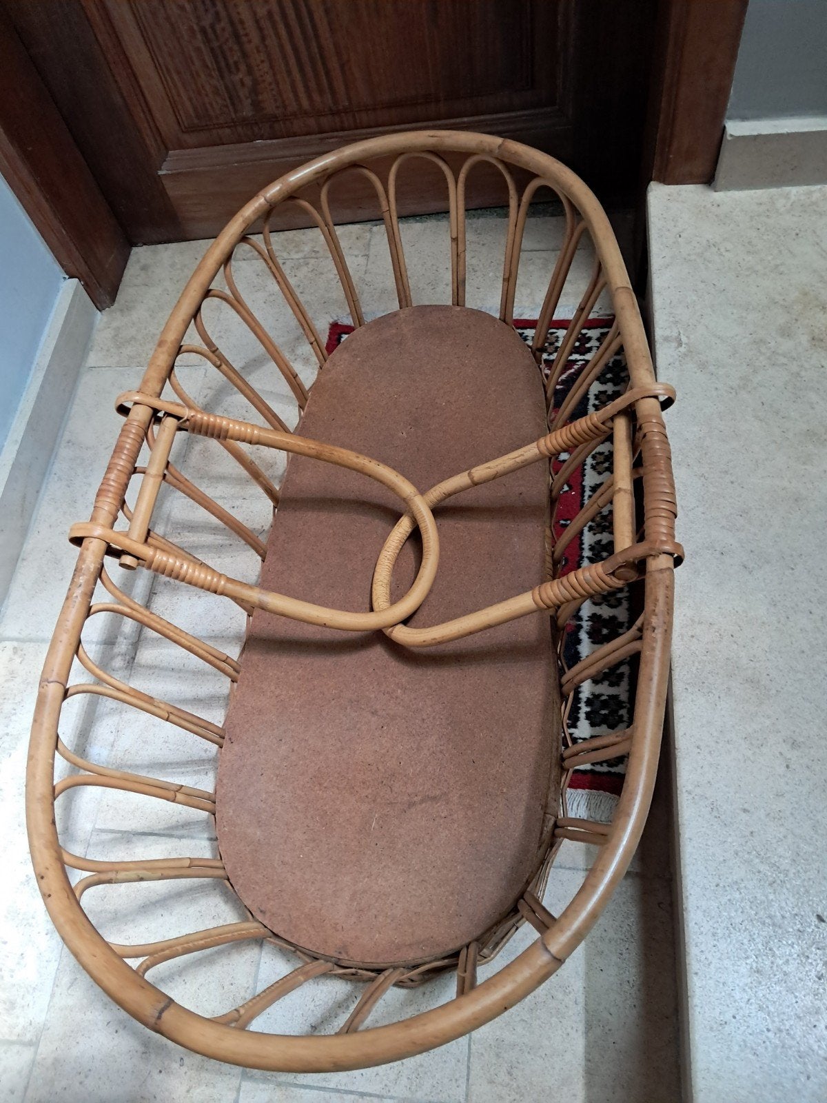 moise pour bébé en rotin avec garniture beige des années 80, Ophalen