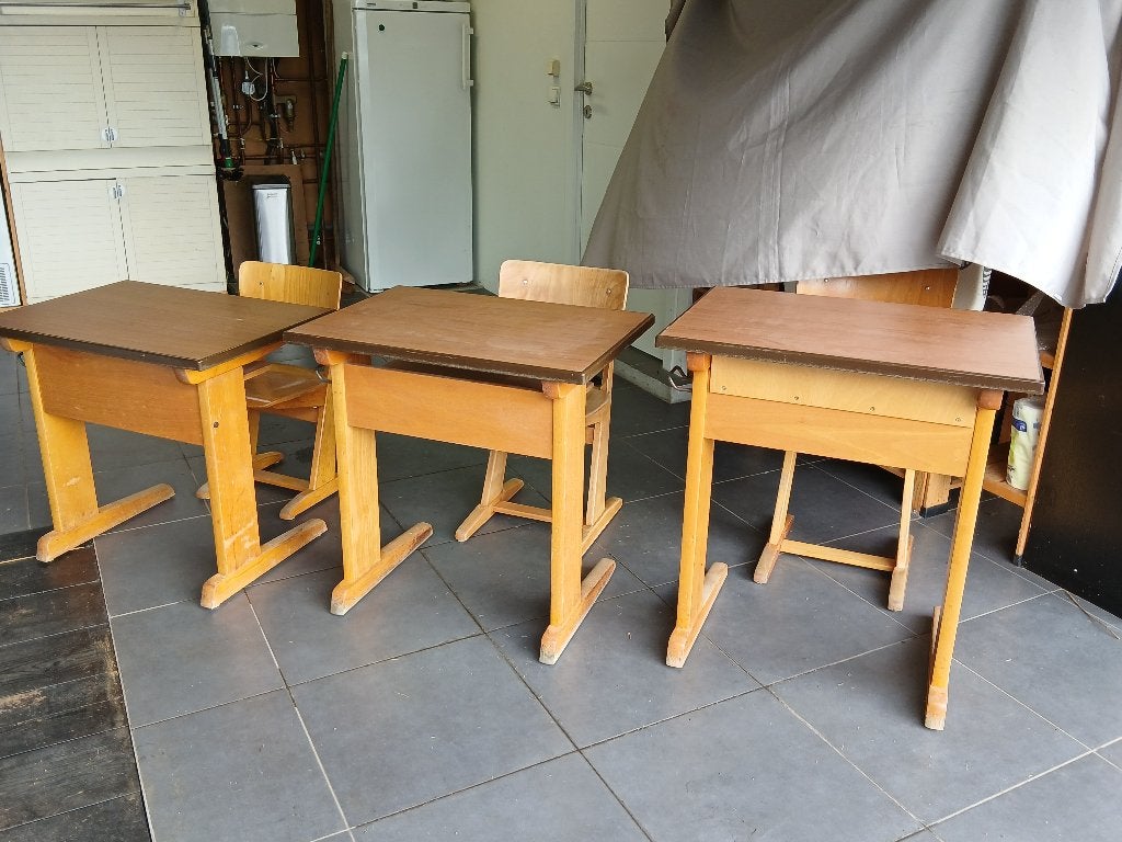 3oude schoolbanken, Ophalen