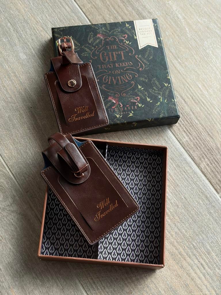 TED BAKER - valies tag - bagage tag - NOOIT gebruikt!, Enlèvement, Neuf, Cuir