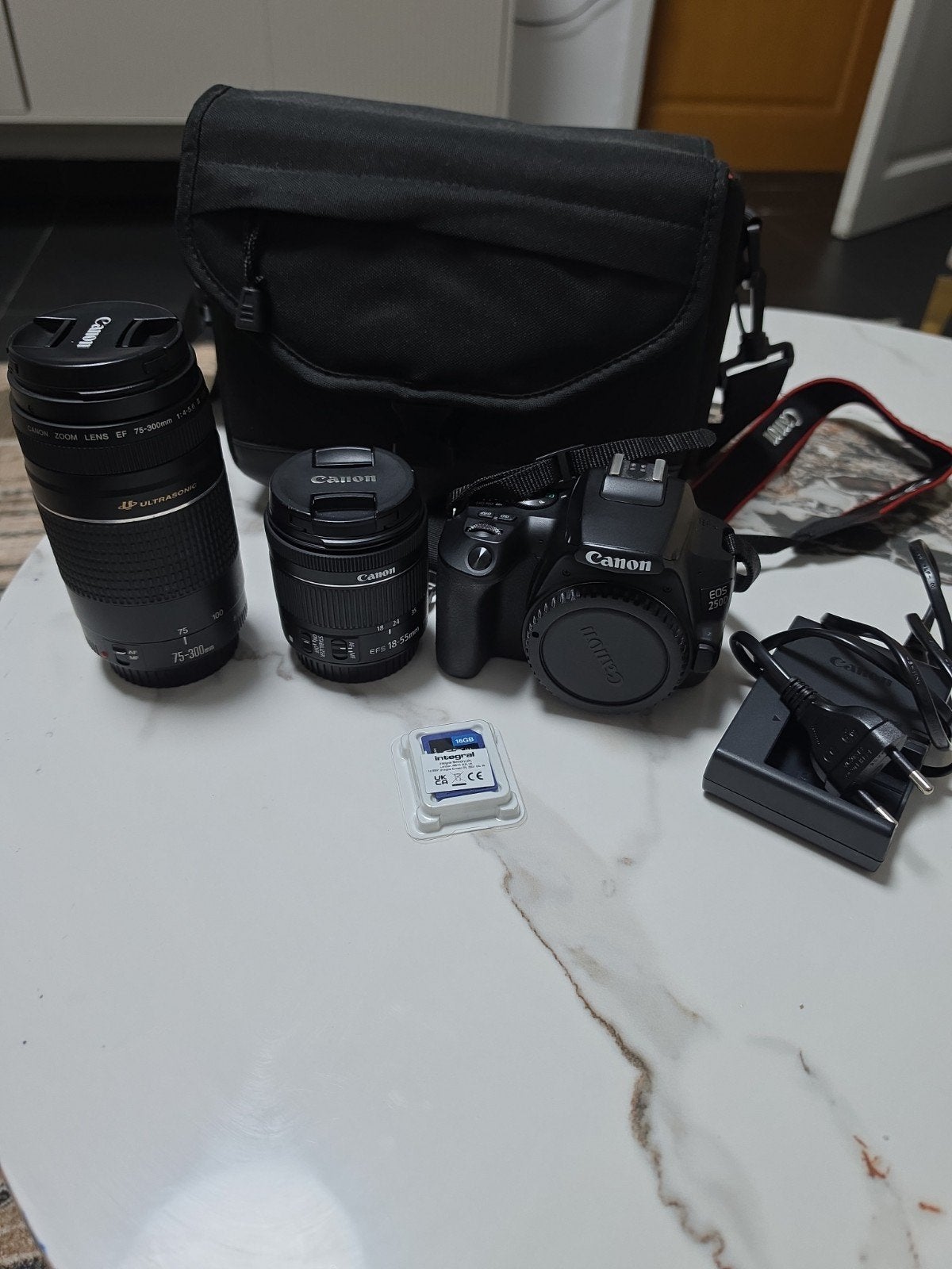 Canon EOS 250D + 2 lenzen + tas – Zeer goede staat, Audio, Tv en Foto, Fotocamera's Digitaal, Ophalen, Cameratas, Canon