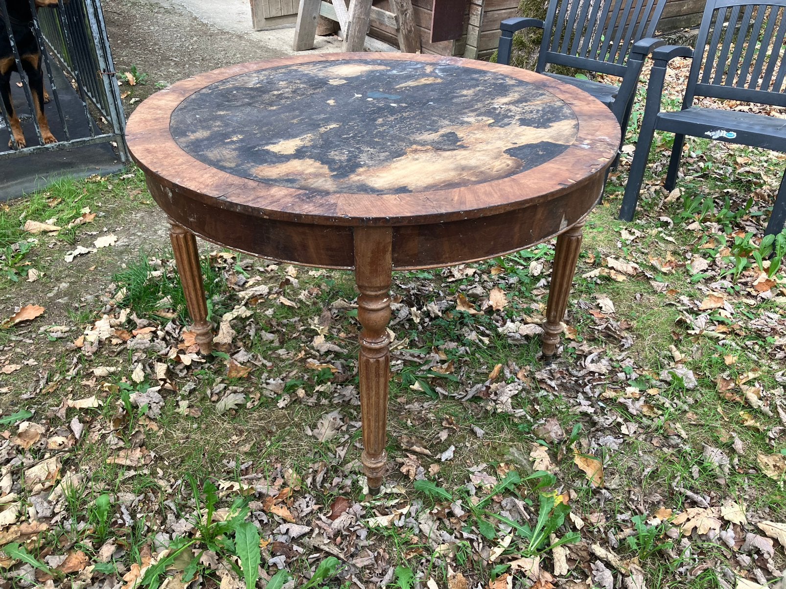 Table ronde en bois très ancienne, Antiquités & Art, Enlèvement