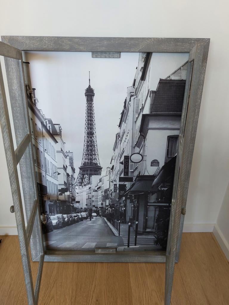 Tableau fenêtre vue tour Eiffel en parfait état, Enlèvement
