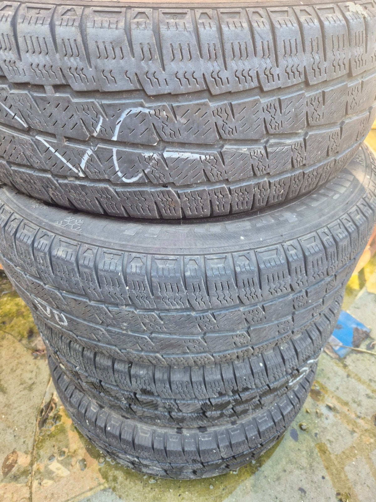 Pneu hiver 215 65r15c