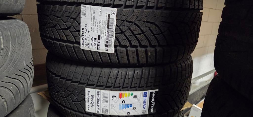 2 pneus neufs Goodyear 205 40 18, Autos : Pièces & Accessoires, Pneus & Jantes, Enlèvement, Pneu(s)