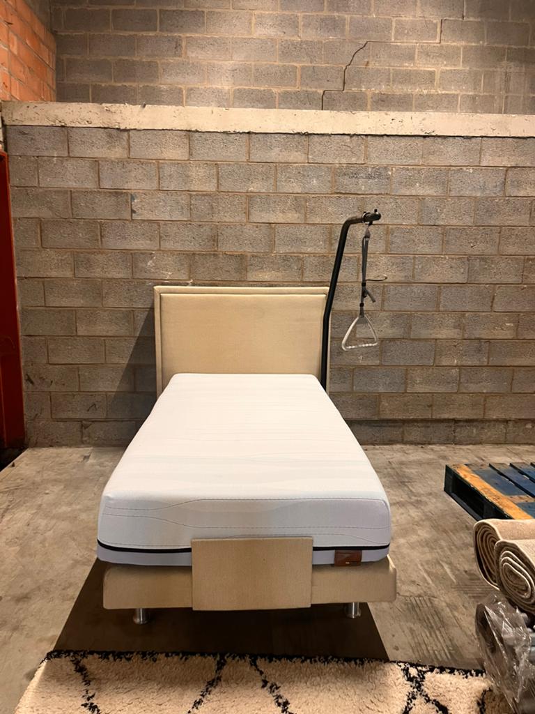 Elektrisch verstelbaar bed met matras M Line Slowmotion V, Maison & Meubles, Chambre à coucher | Lits boxsprings, 100 cm, Enlèvement