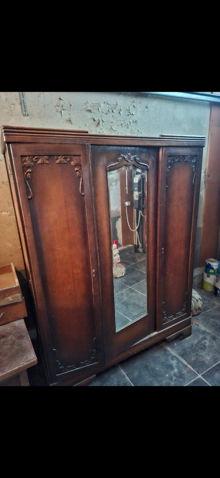 Wardrobe 1930s, Ophalen