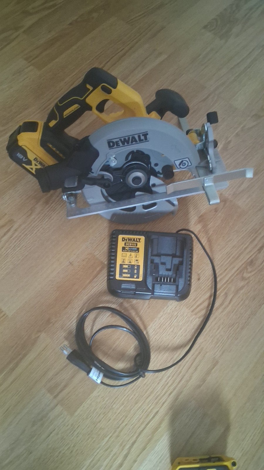Scie Circulaire DeWalt DCS570 neuf, Bricolage & Construction, Neuf, Enlèvement ou Envoi, 30 à 70 mm, Dewalt