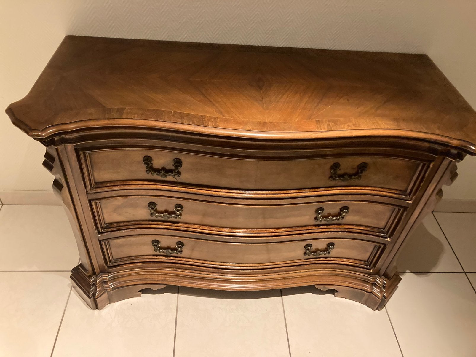 Commode à trois tiroirs de style Louis XV, 3 ou 4 tiroirs, Moins de 100 cm, Comme neuf, 100 à 150 cm
