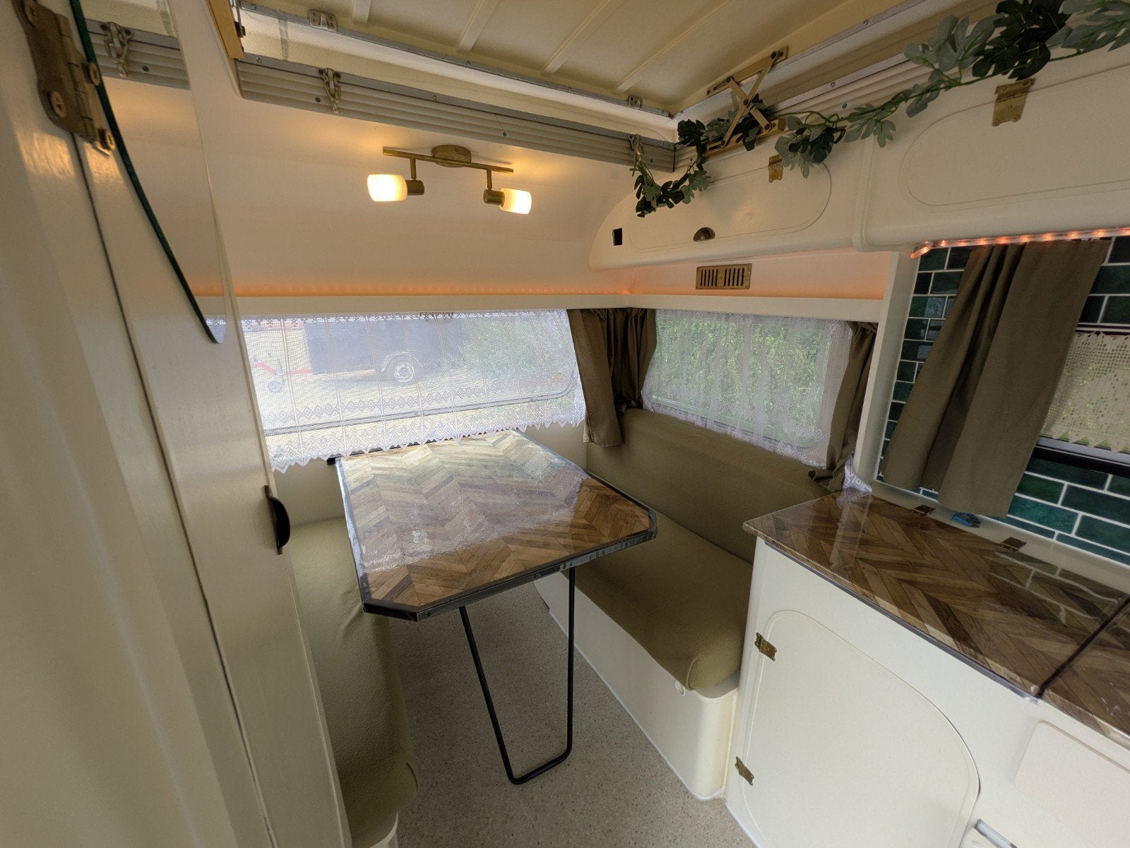 Caravan 750kg geremd binnenkant gerenoveerd!, Caravanes & Camping, Caravanes, Particulier, jusqu'à 2, Autres marques, Autre types