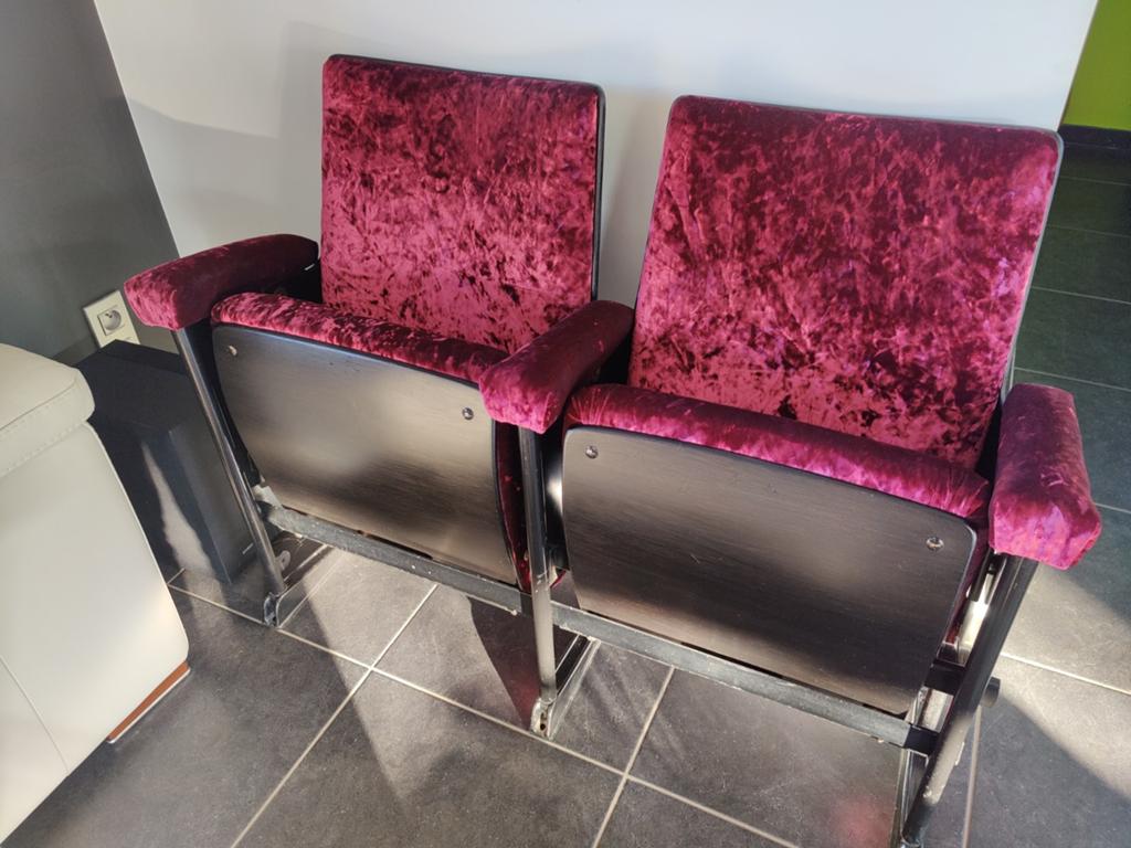 Cinemastoelen fibrocit gerestaureerd, Ophalen