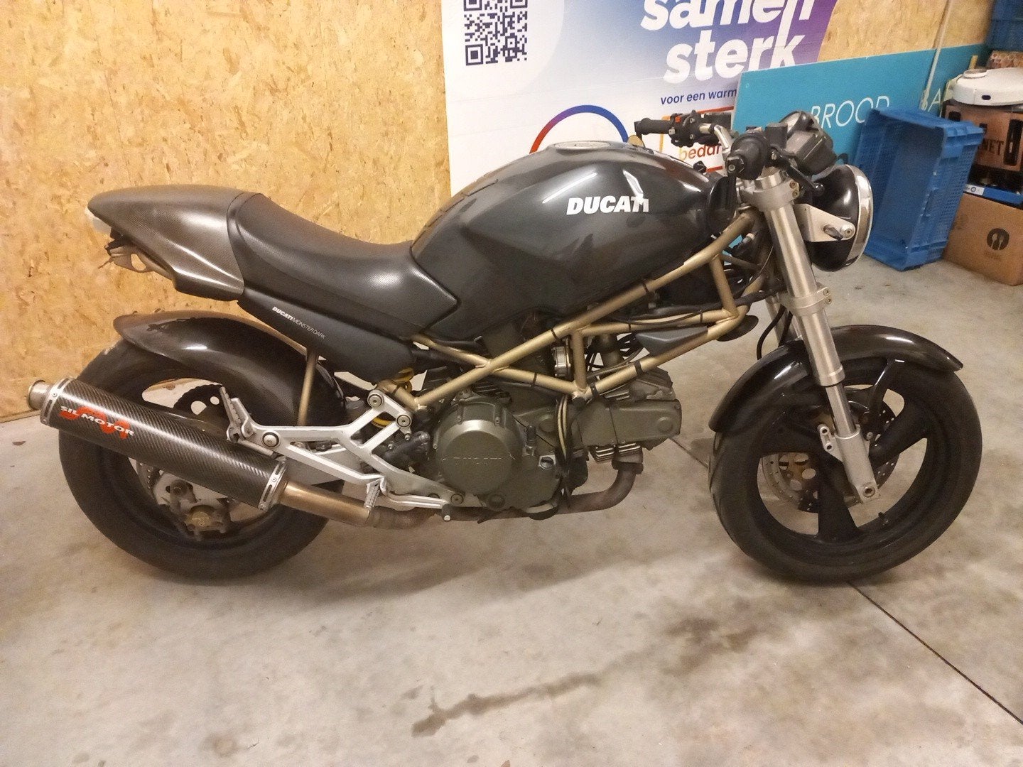 Ducati Monster 600 Dark Edition, Particulier