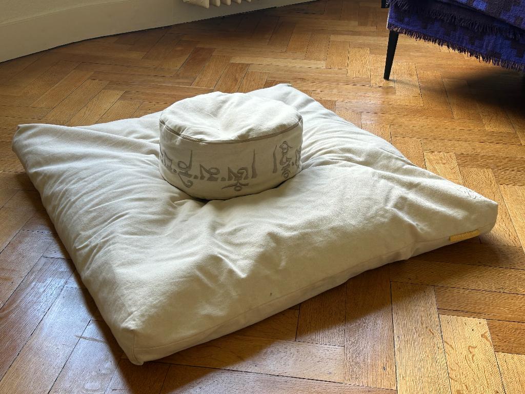 Tapis et oreiller de méditation, Enlèvement, Comme neuf, Autre