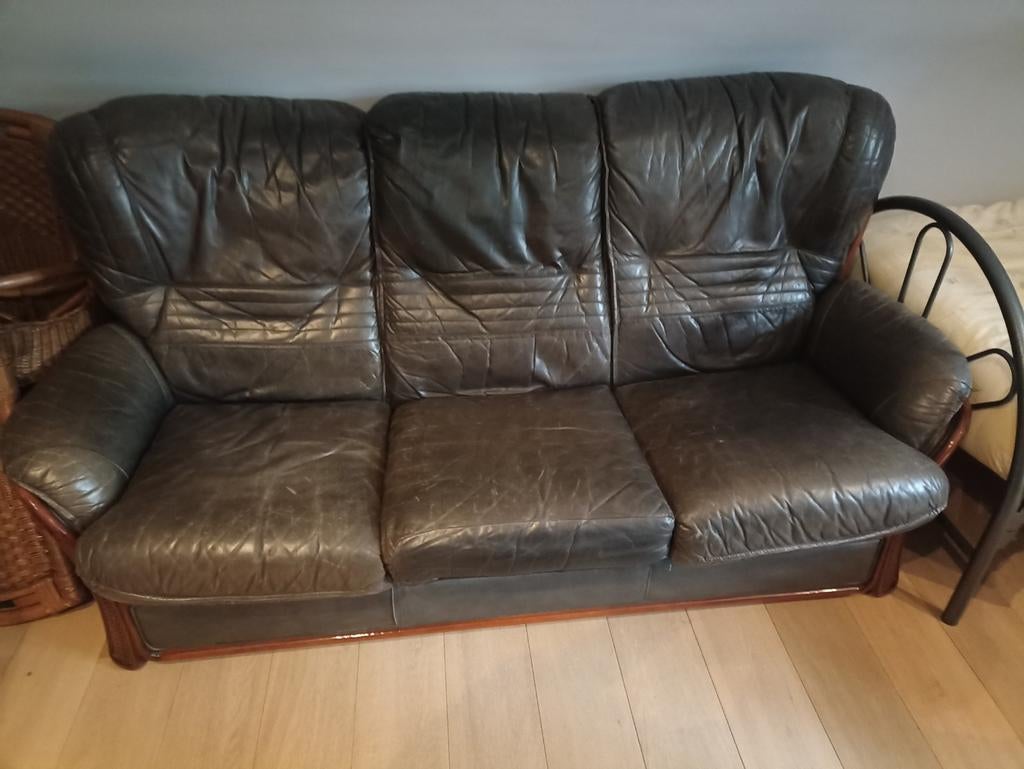 Lederen zetel in combinatie met natuur hout . 3 zit., Huis en Inrichting, Zetels | Zetels, Ophalen, Hout