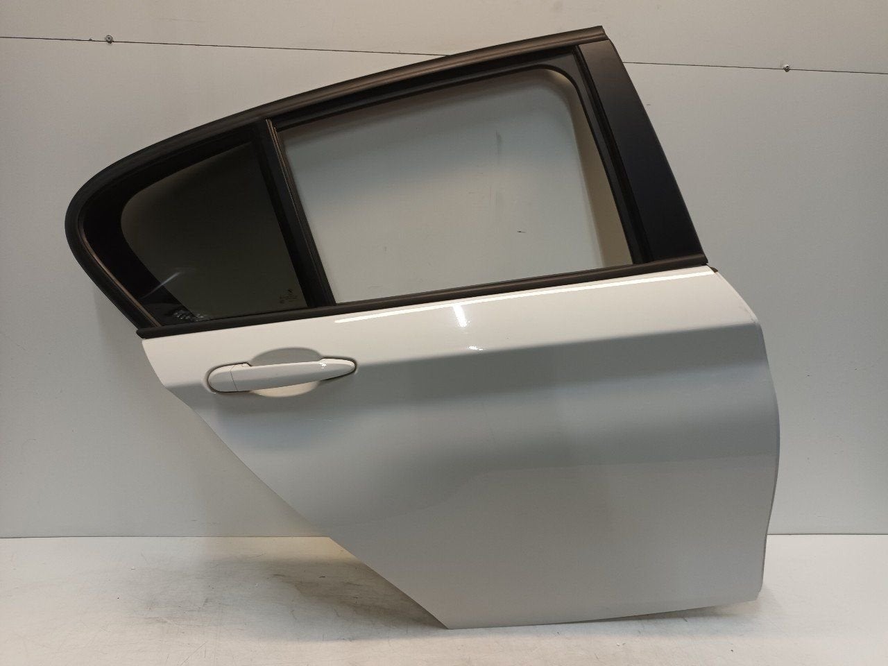 Portier rechts achter BMW 1 serie, Auto-onderdelen, Onderdelen@venauto.nl, Van der Ven Autorecycling B.V., Gebruikt, Ettenseweg 76, 4706 PB Roosendaal, The Netherlands