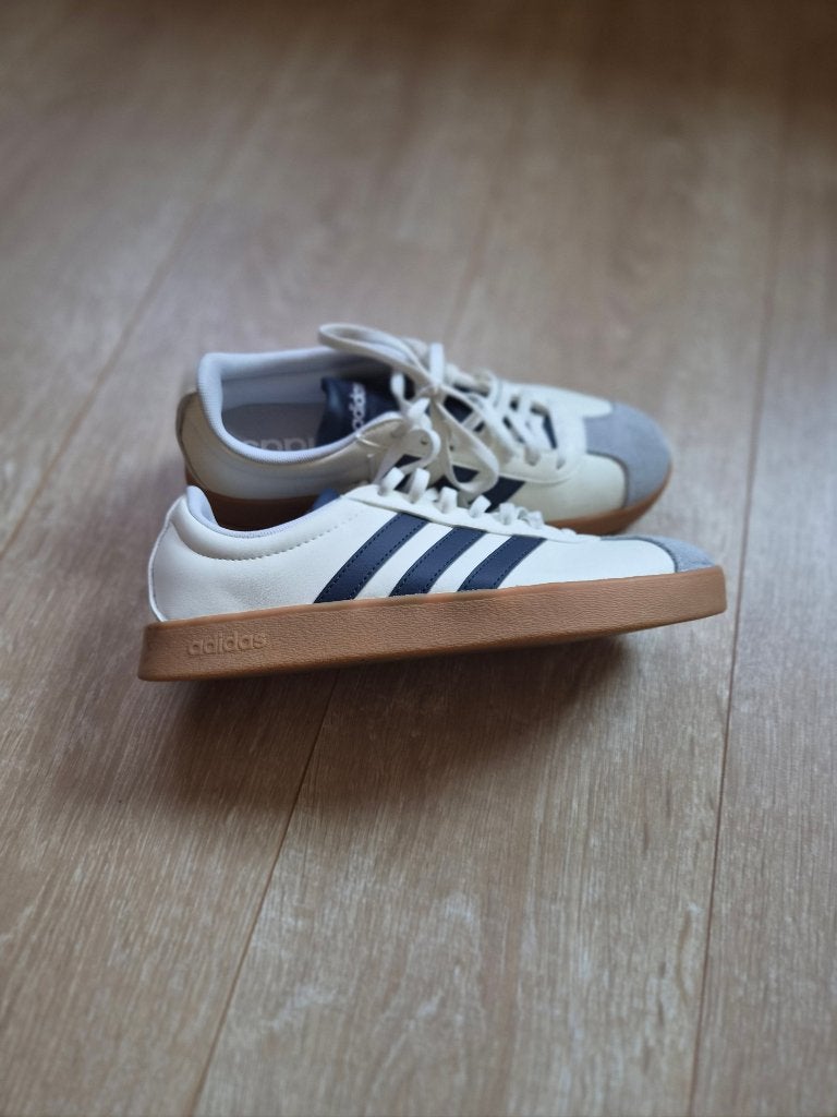 CHAUSSURE ADIDAS POUR FEMME 38 2/3 NEUF, Neuf, Adidas, Beige, Sneakers et Baskets