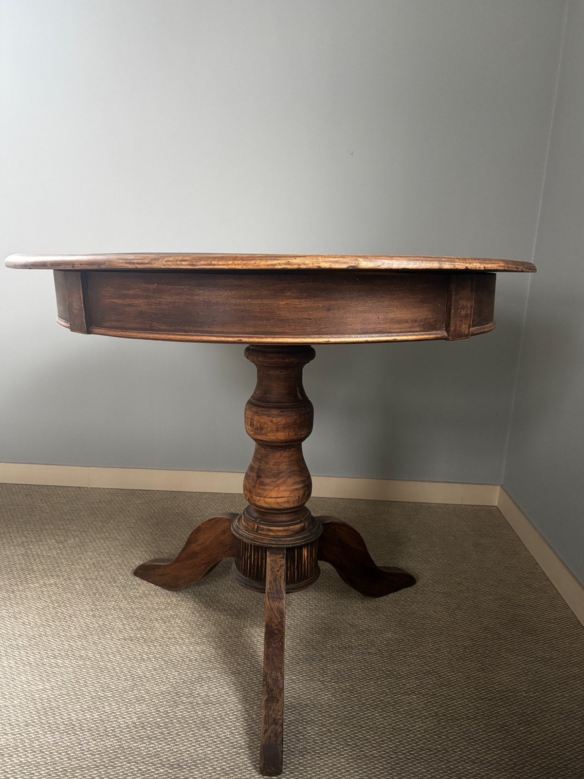Table de 90cm diam 76cm h, belle patine et détails, Enlèvement