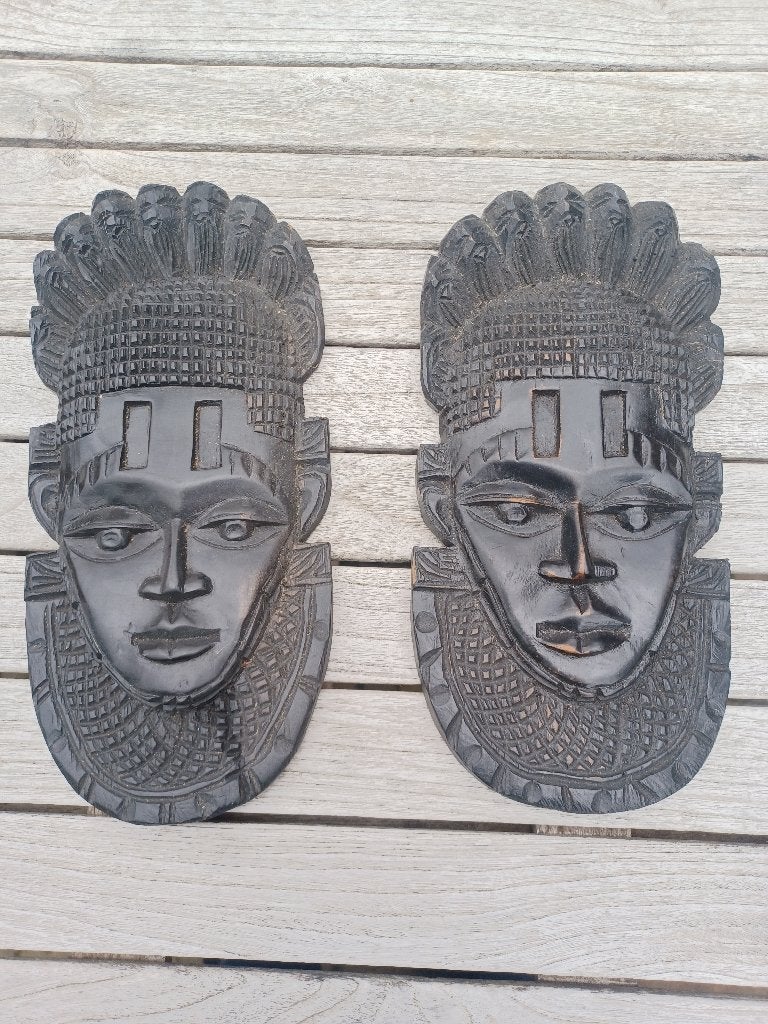 set van 2 houten Afrikaanse maskers uit Nigeria, Antiek en Kunst, Kunst | Beelden en Houtsnijwerken, Houtsnijwerk, Ophalen of Verzenden