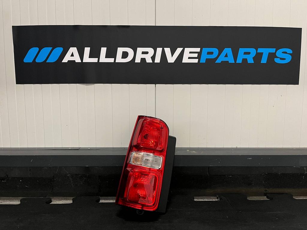 Opel Vivaro / Peugeot Expert Achterlicht links 9829503580, Gebruikt, -, -, Ophalen of Verzenden