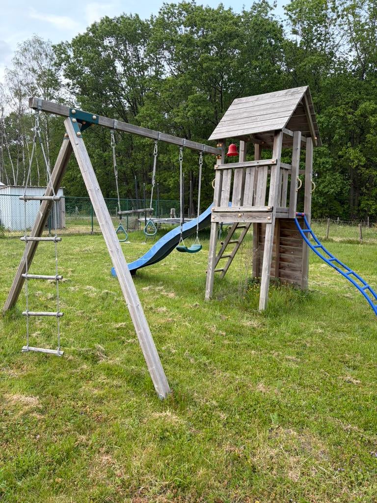 Portique de jeux en bois avec toboggan et balançoires – Bon, Kinderen en Baby's, Ophalen, Zo goed als nieuw, Glijbaan