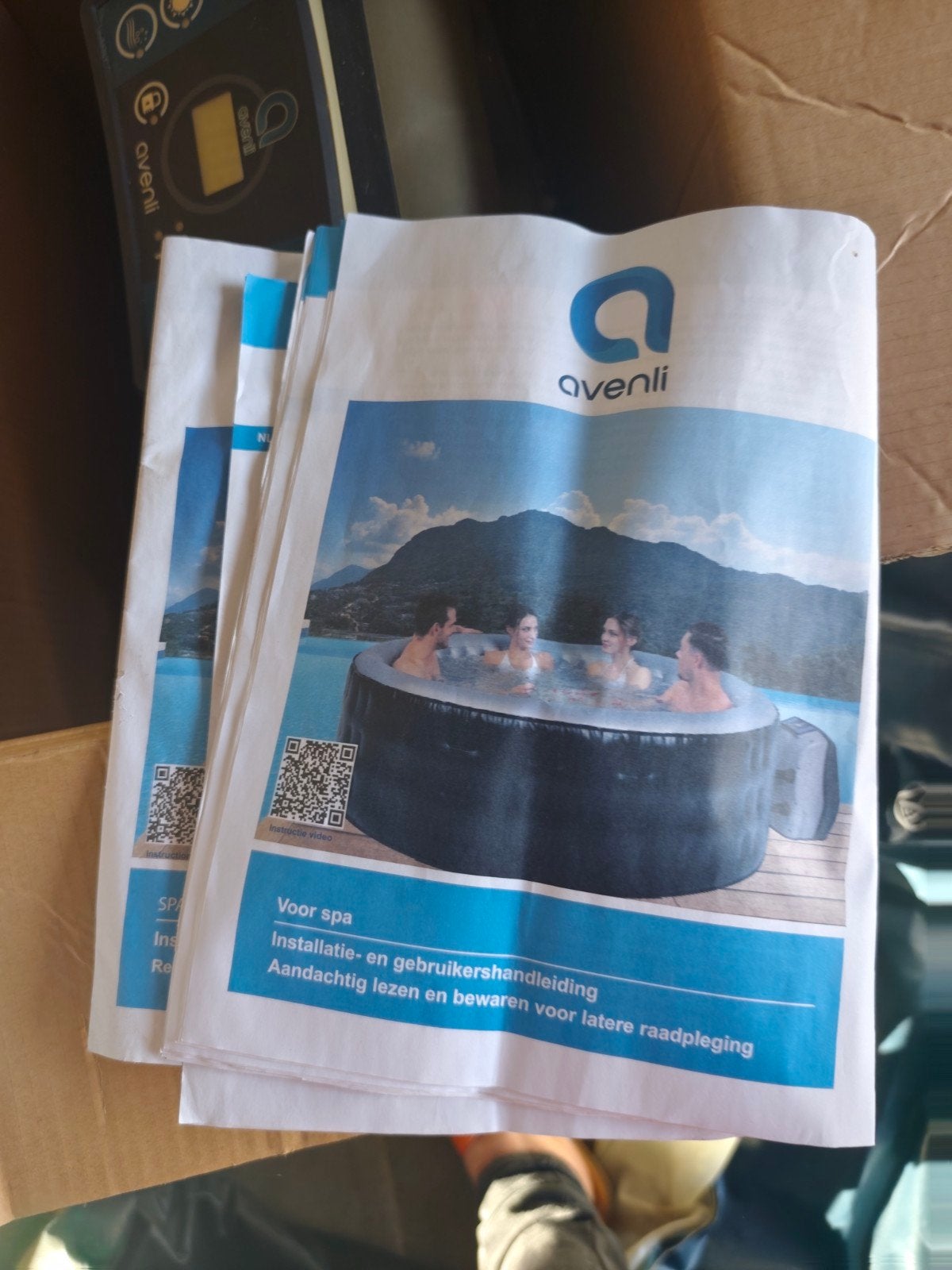 opblaasbare jacuzzi, Ophalen, Zo goed als nieuw, Afdekzeil, Opblaasbaar