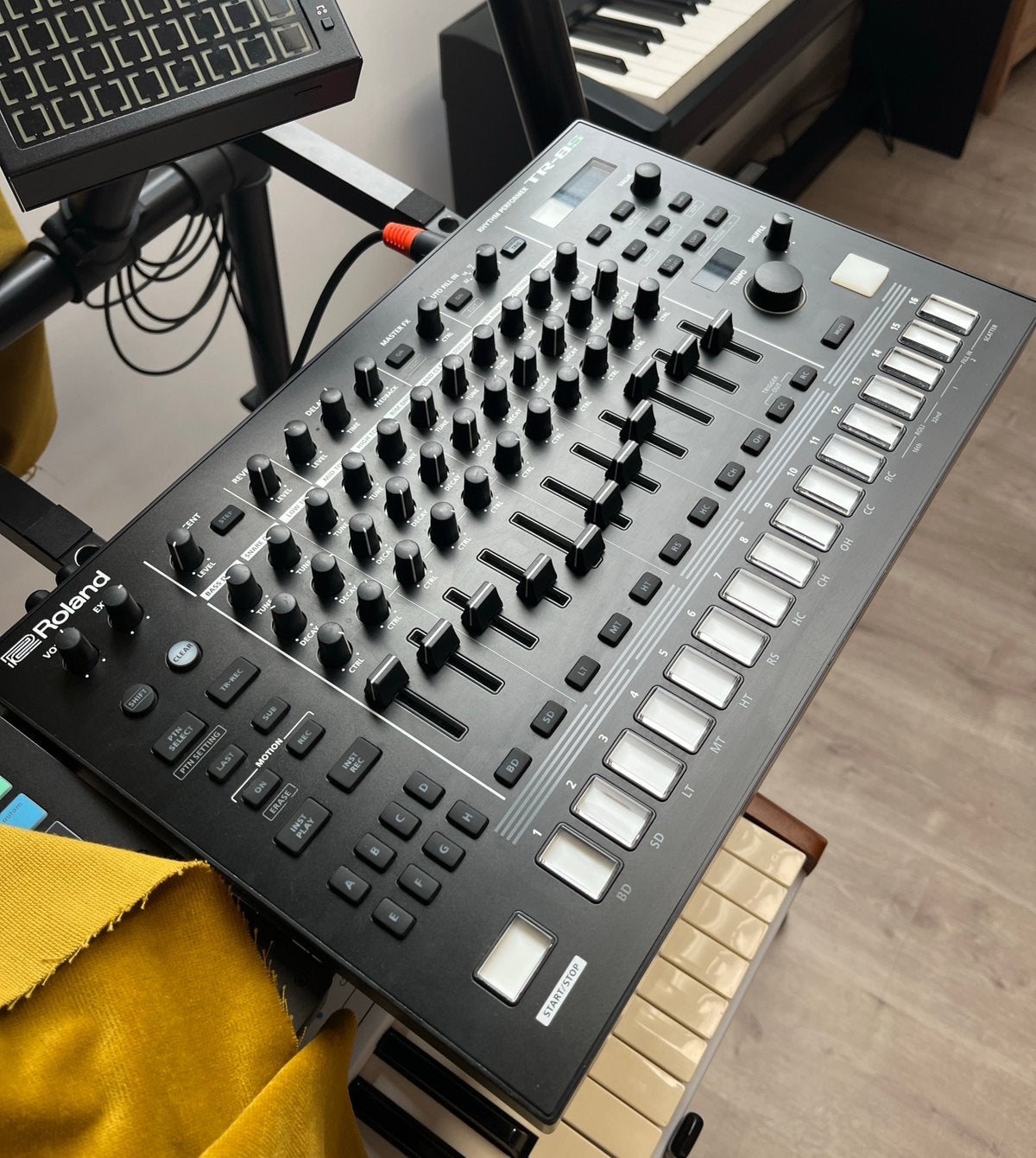 Roland TR8S, Enlèvement ou Envoi, Comme neuf, Roland