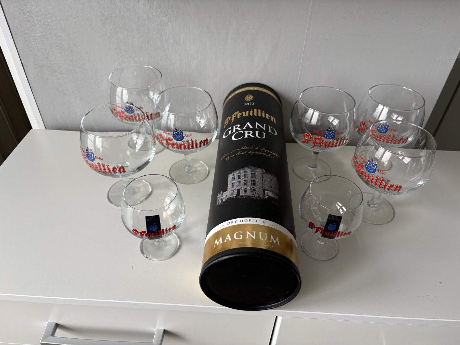 6 verres, 2 galopins et une boîte SAINT FEUILLIEN, Collections, Enlèvement ou Envoi