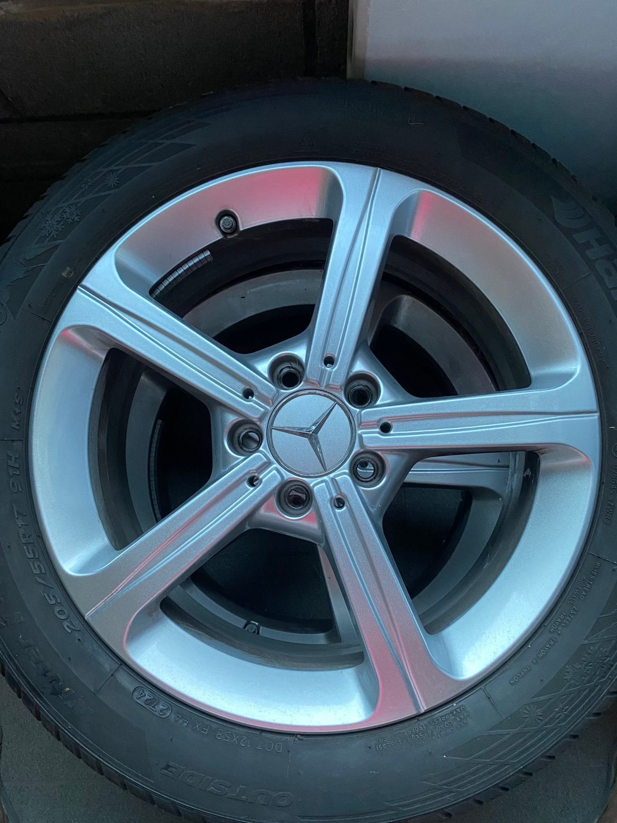 Lot de 4 jantes d’origine Mercedes avec pneus hiver, Autos : Pièces & Accessoires, Pneus & Jantes, Pneus et Jantes, Pneus hiver