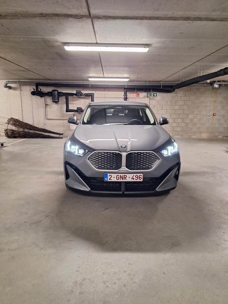 BMX IX2 eDrive 20 bwj 2025, grijs met slechts 3700km, Auto's, BMW, Stof, IX2, Lane Keeping Assist, Elektrisch