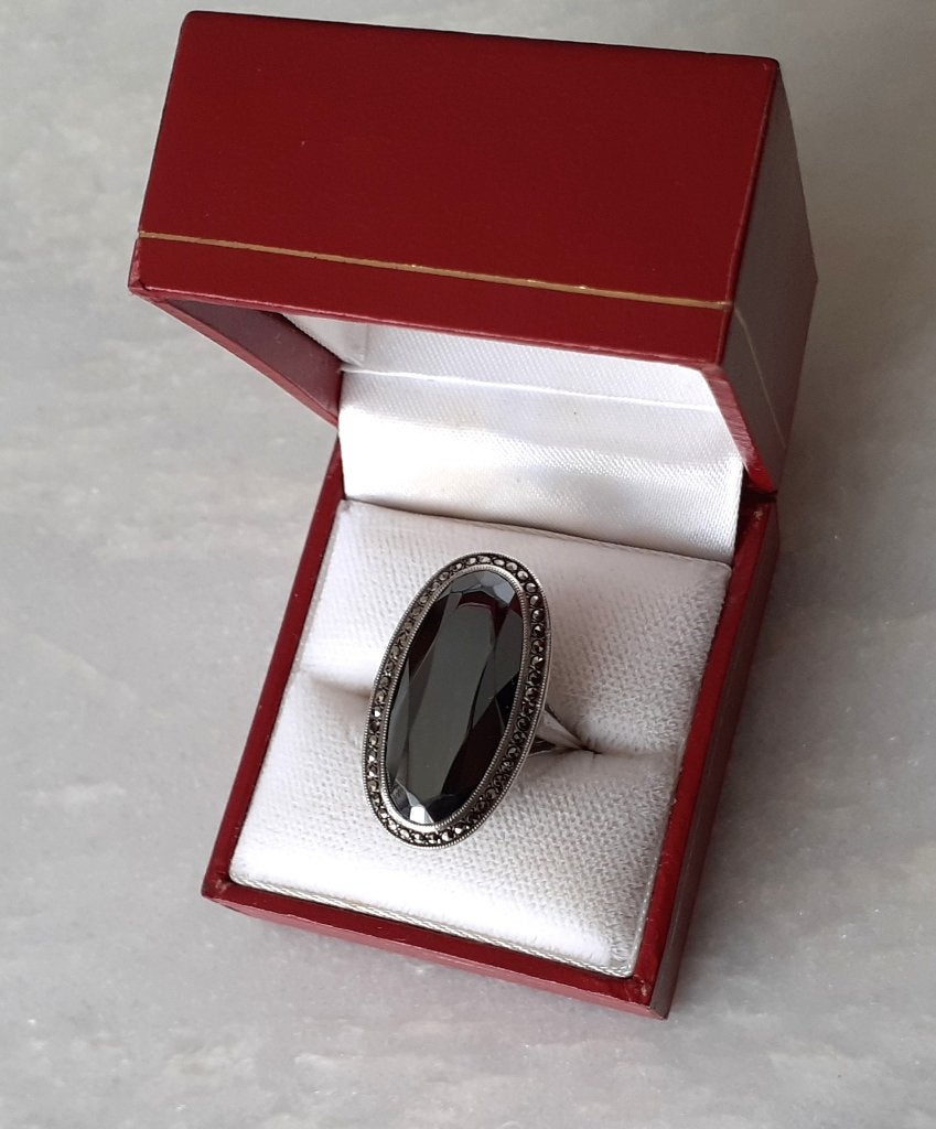Ring vintage art deco zilver met grote hematiet en marcasiet, Bijoux, Sacs & Beauté, Bijoux anciens, Enlèvement ou Envoi, Argent