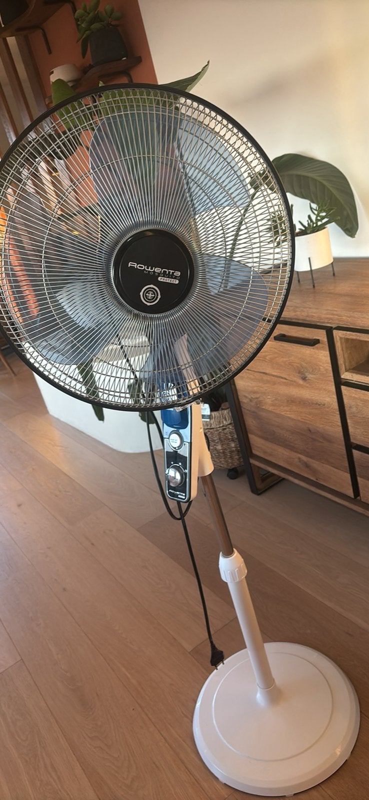 Rowenta mosquito protect ventilateur sur pied, Elektronische apparatuur, Ventilatoren, Ophalen, Zo goed als nieuw