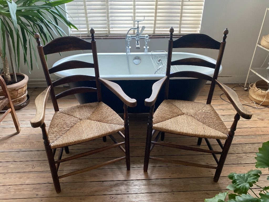 Paire de fauteuils anciens en bois et paille, Enlèvement