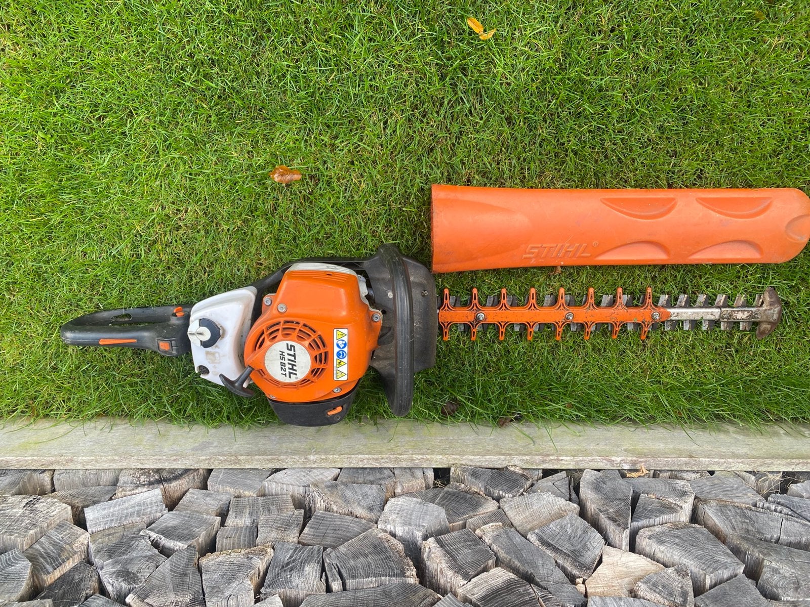 Stihl HS82T, Jardin & Terrasse, Taille-haies, Enlèvement, Utilisé, Essence