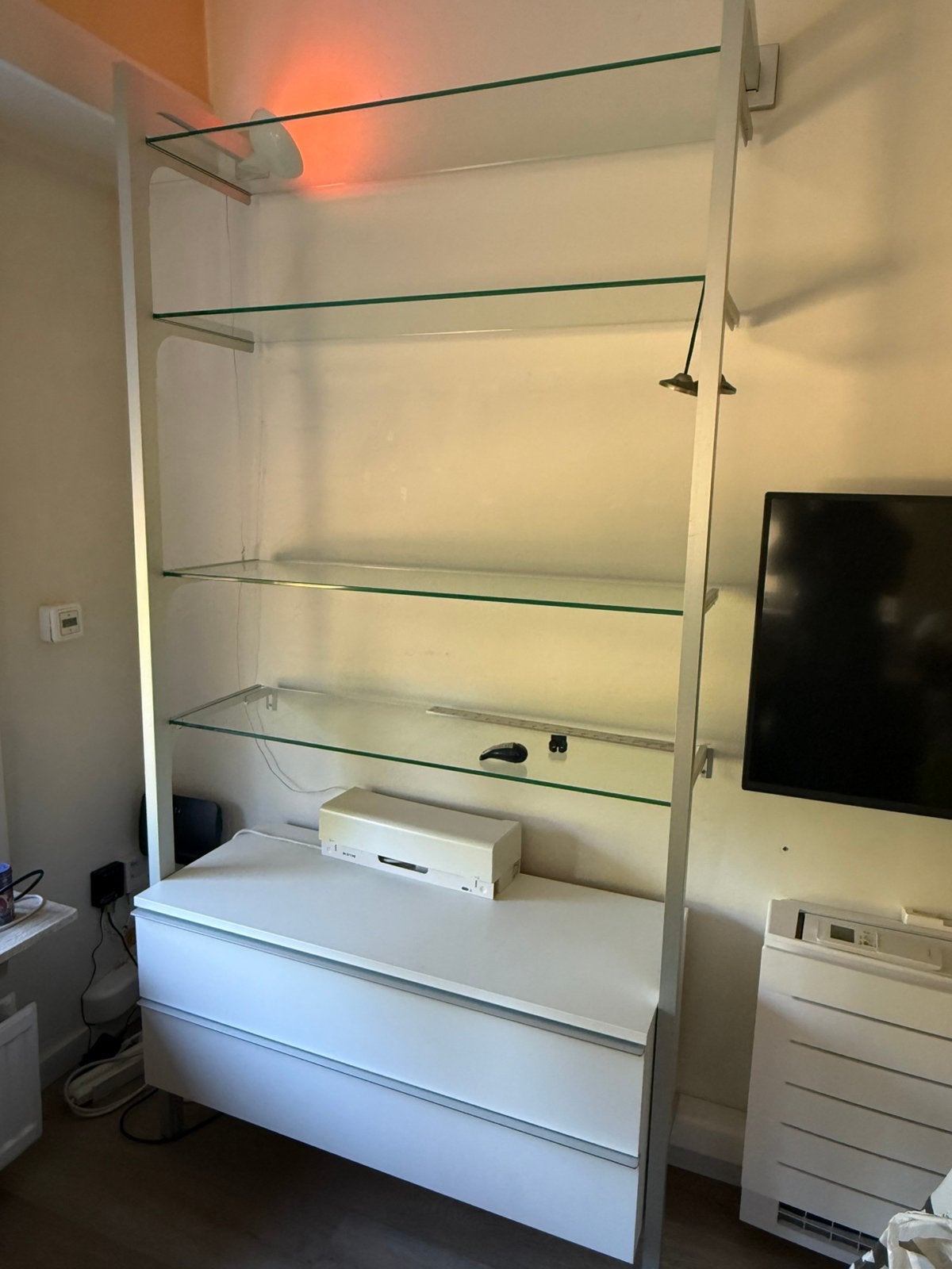 Kast met 4 glazen schabben en 2 lades. Perfecte staat., Huis en Inrichting, Ophalen, Zo goed als nieuw